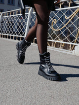 Lace-up Boots black