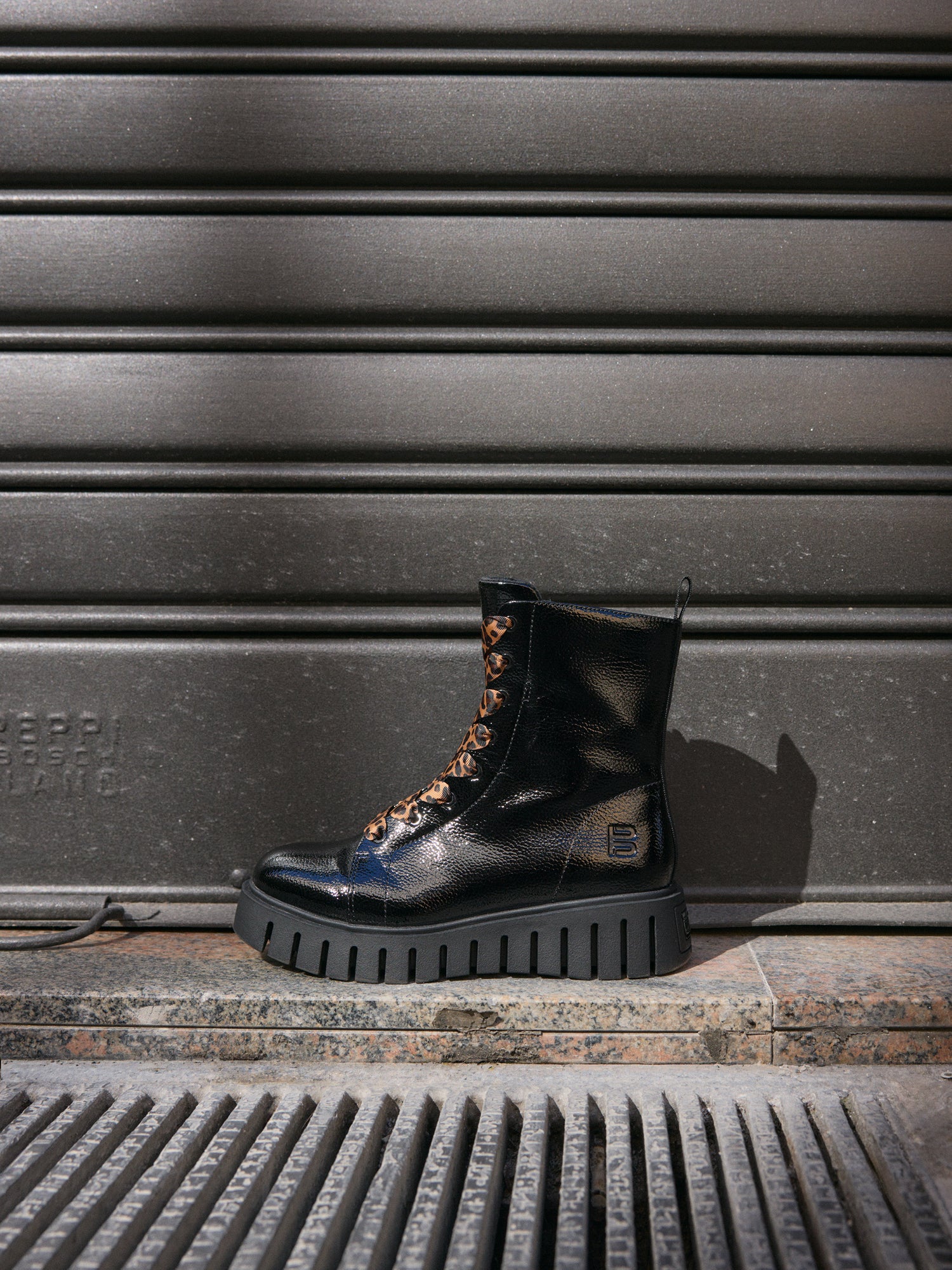 Lace-up Boots black