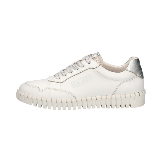 Lace-up's Penn white